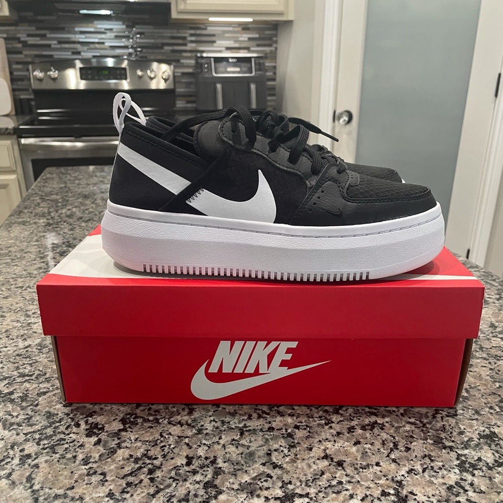 Nike Women Court Vision Alta